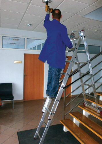 CORDA Sokcélú létra lépcsőfunkcióval, 3x7 létrafok