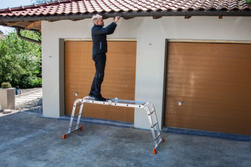 MONTO MultiMatic létrafokos univerzális csuklós létra dobogóval 4x3 létrafok