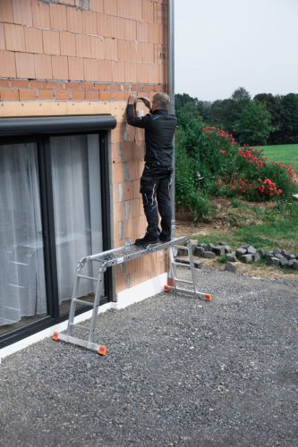 MONTO MultiMatic létrafokos univerzális csuklós létra dobogóval 4x3 létrafok