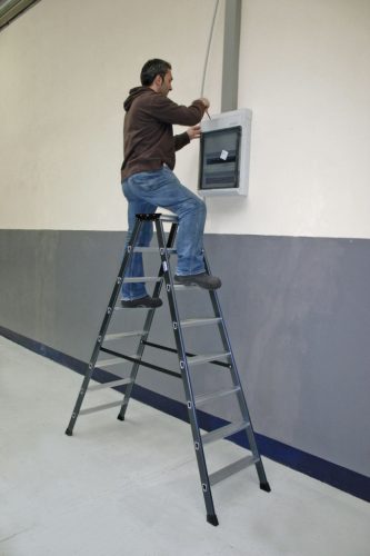 MONTO SePro D lépcsőfokos két oldalon járható létra, eloxált, 2x8 lépcsőfok