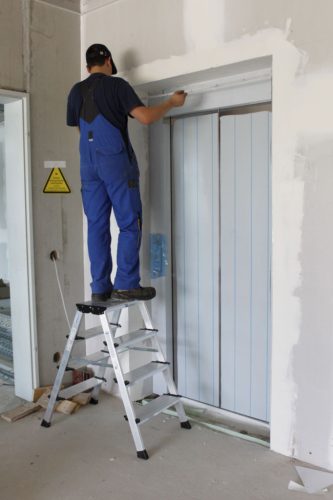 MONTO Treppo két oldalon járható összecsukható fellépő, 2x4 lépcsőfok