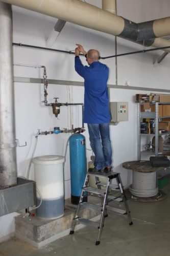 MONTO Treppo két oldalon járható összecsukható fellépő, 2x4 lépcsőfok