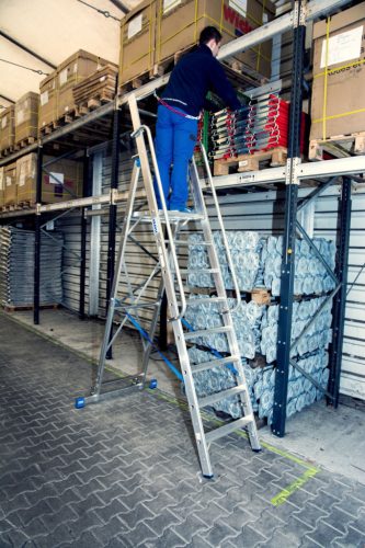 STABILO Lépcsőfokos állólétra nagy dobogóval, kapaszkodókerettel és védőlánccal, 8 lépcsőfok