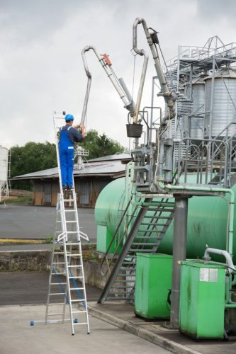 STABILO Létrafokos sokcélú létra fali vezetőgörgőkkel, 3x12 létrafok