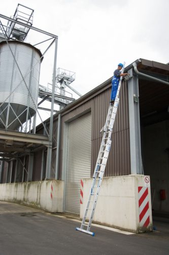 STABILO Létrafokos sokcélú létra fali vezetőgörgőkkel, 3x12 létrafok