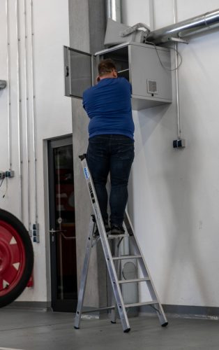 STABILO Állólétra magas kapaszkodókerettel,1x4 lépcsőfok, 225 kg