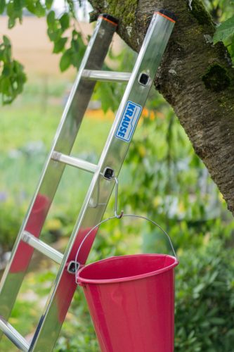 Kivehető vödörtartó kampó